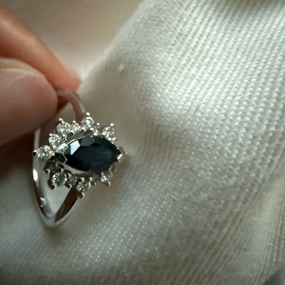 18K White Gold Sapphire & Diamond Engagement Ring - Picture 5 of 16